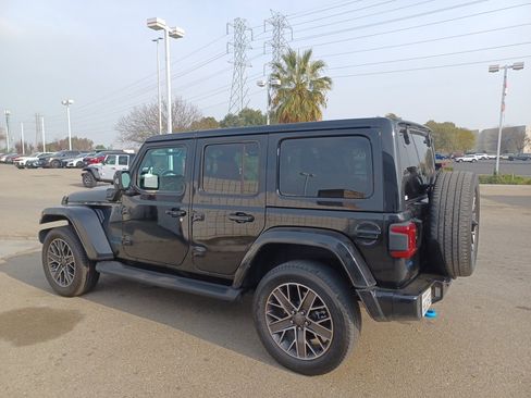 Used 2022 Jeep Wrangler Unlimited Sahara image 5