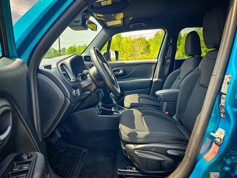 Used 2022 Jeep Renegade Altitude AWD/4WD image 11