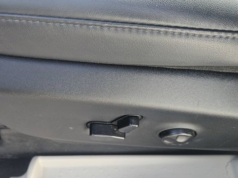 Used 2024 Chrysler Pacifica Touring-L FWD image 18