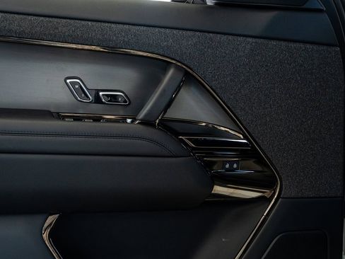 Used 2024 Land Rover Range Rover Sport Dynamic SE image 32