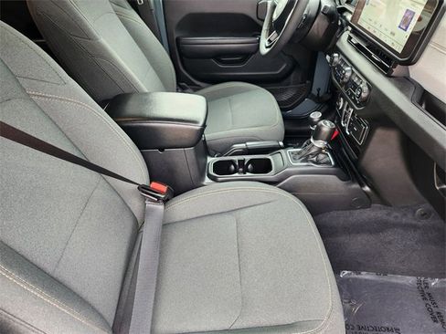 Used 2024 Jeep Wrangler Unlimited w/ Convenience Group AWD/4WD image 19