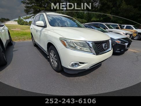 Used 2016 Nissan Pathfinder SL FWD image 1