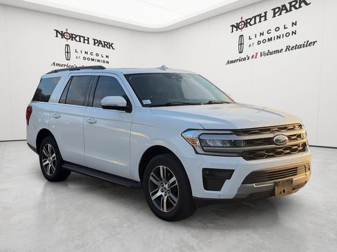 Used 2024 Ford Expedition XLT RWD image 3
