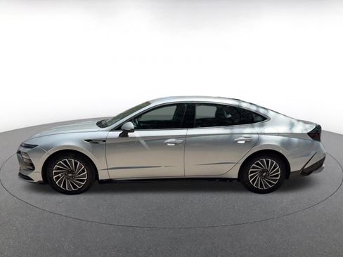 Used 2025 Hyundai Sonata SEL FWD image 9