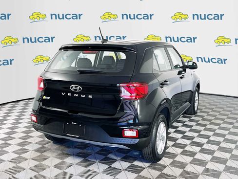 Used 2025 Hyundai Venue SE FWD image 7
