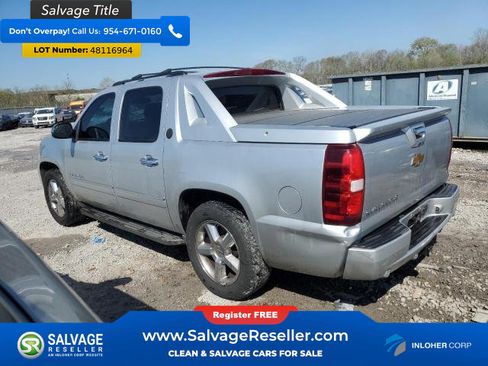 Used 2013 Chevrolet Avalanche LTZ RWD image 3