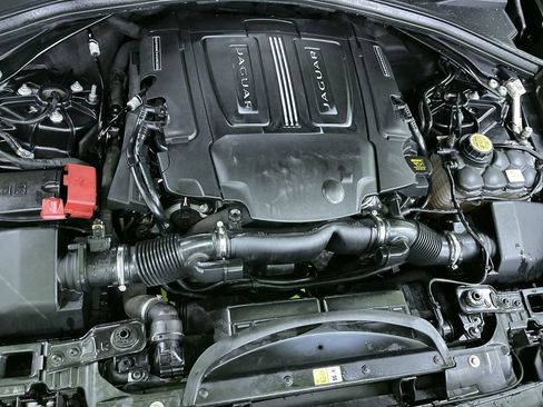 Used 2018 Jaguar F-PACE S image 16