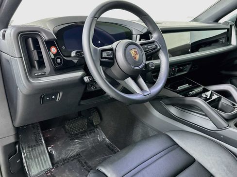 Certified 2025 Porsche Cayenne Coupe AWD/4WD image 4
