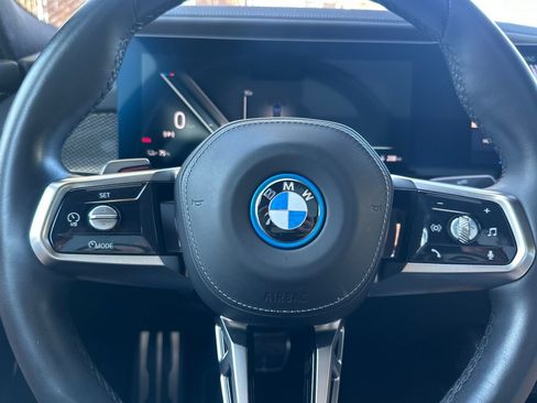Used 2023 BMW i7 xDrive60 AWD/4WD image 29