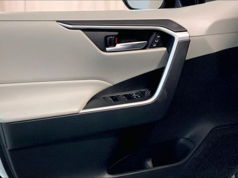 Used 2024 Toyota RAV4 XLE Premium image 22