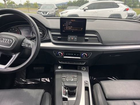 Used 2020 Audi Q5 2.0T Premium w/ Titanium Sport Package AWD/4WD image 15