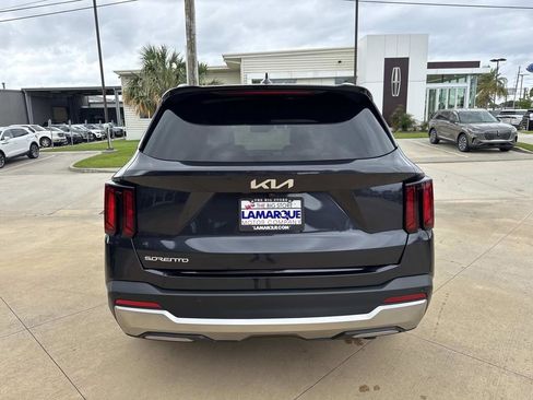 Used 2025 Kia Sorento EX w/ Panoramic Sunroof Package FWD image 7