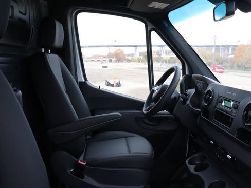 Used 2025 Mercedes-Benz Sprinter 2500 image 58