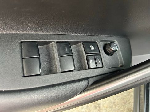 Used 2024 Toyota Corolla Cross LE FWD image 17