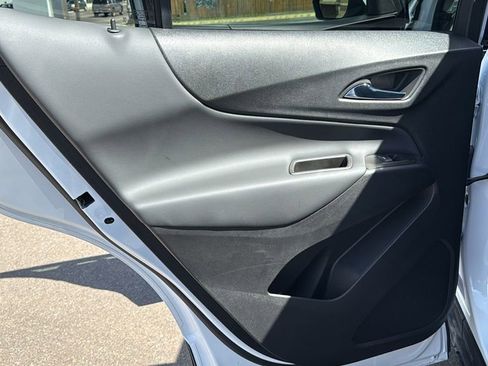 Used 2022 Chevrolet Equinox LT image 12