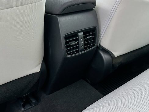 Used 2025 Toyota Corolla Cross L AWD/4WD image 25