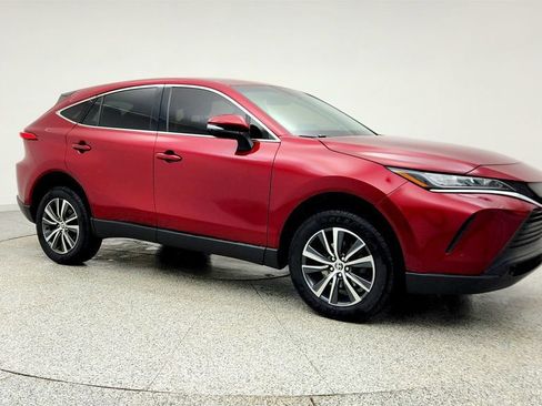 Used 2021 Toyota Venza LE image 3