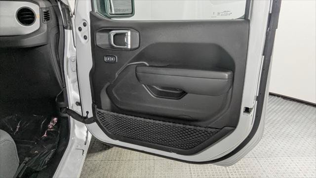 Used 2025 Jeep Gladiator Sport AWD/4WD image 18