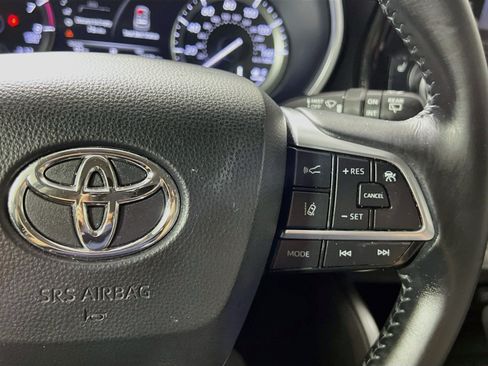 Used 2021 Toyota Highlander XLE FWD image 20