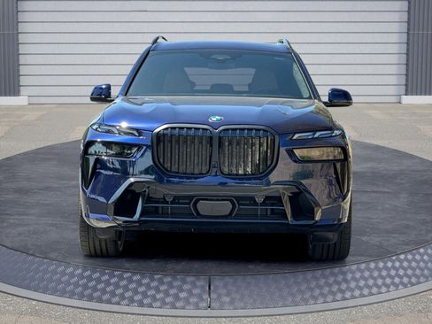 Certified 2025 BMW X7 xDrive40i w/ M Sport Package image 2