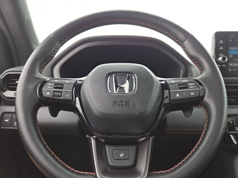 Used 2025 Honda Pilot TrailSport image 27