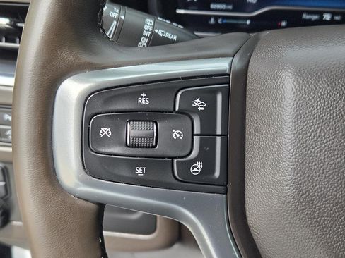 Used 2023 Chevrolet Suburban Z71 w/ Luxury Package AWD/4WD image 18