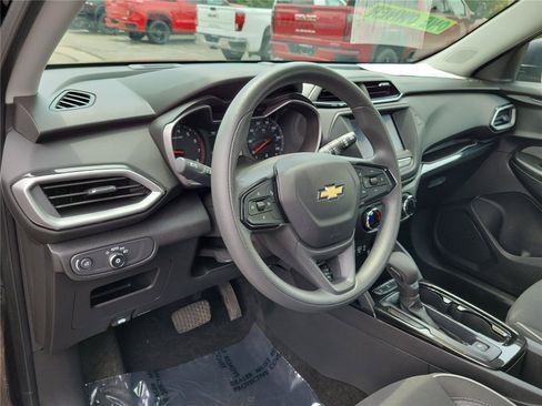 Used 2023 Chevrolet TrailBlazer LS FWD image 12