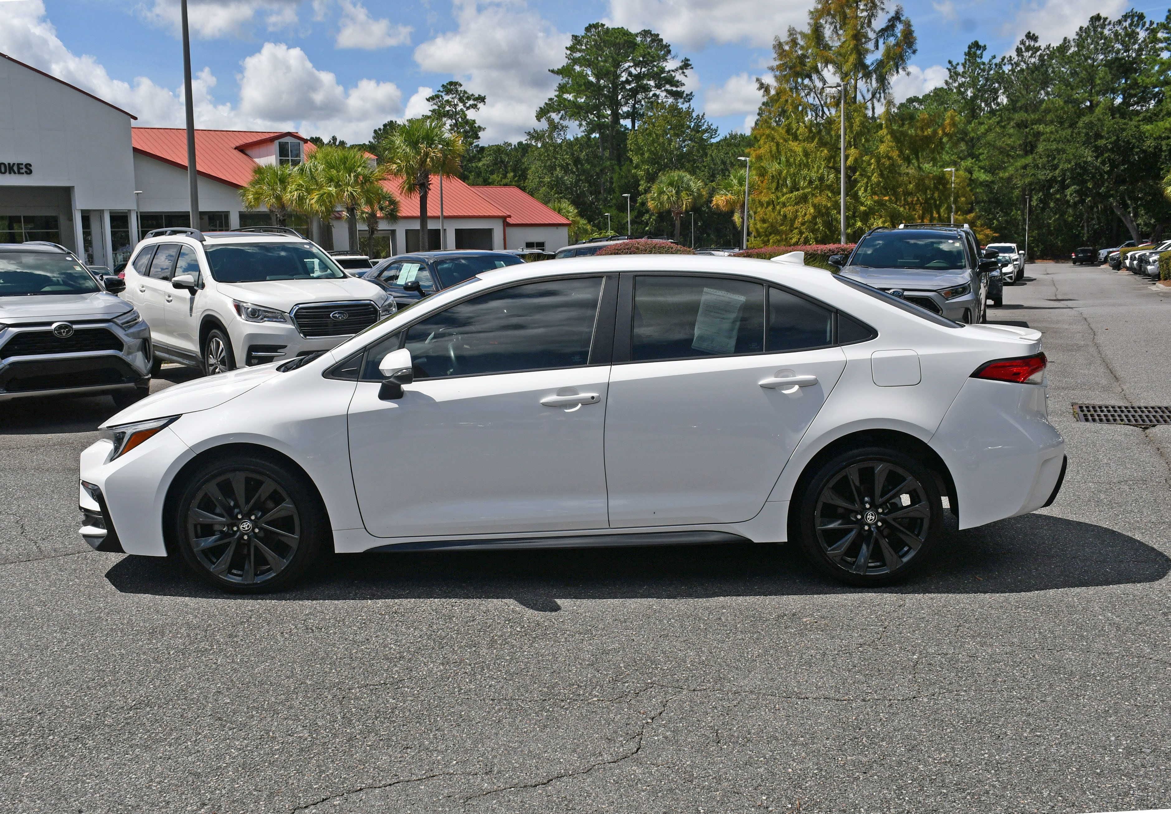Used 2023 Toyota Corolla SE FWD image 2