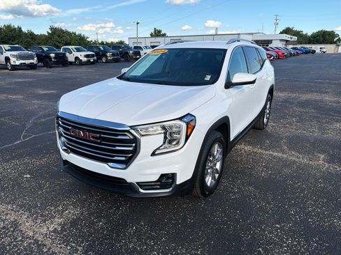 Used 2024 GMC Terrain SLT AWD/4WD image 1