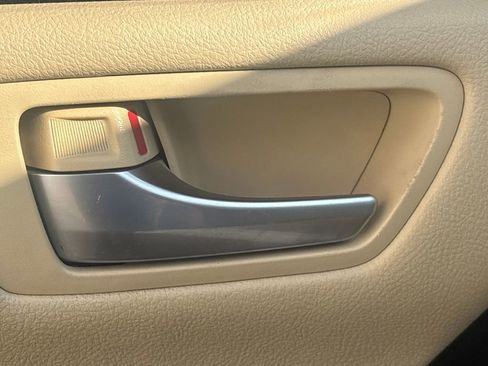 Used 2016 Toyota Camry LE image 8