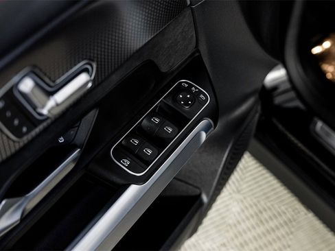 Used 2023 Mercedes-Benz EQB 300 4MATIC image 44