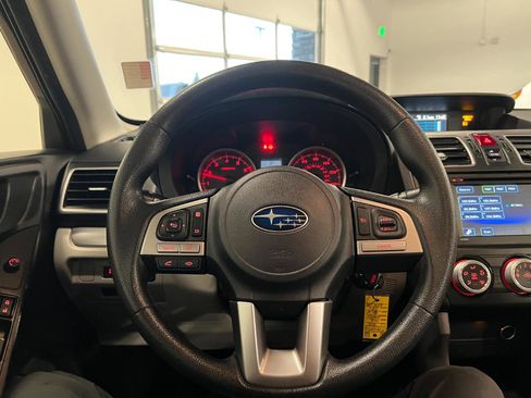 Used 2018 Subaru Forester 2.5i w/ Alloy Wheel Package image 11