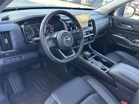 Certified 2025 Nissan Pathfinder SL w/ SL Premium Package image 30