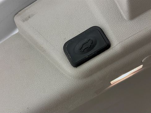 Used 2014 Buick Enclave Leather AWD/4WD image 31