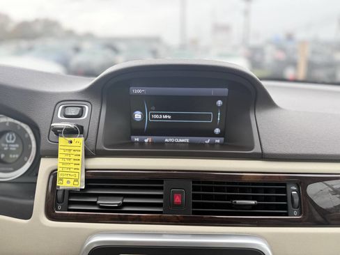 Used 2013 Volvo XC70 3.2 image 20