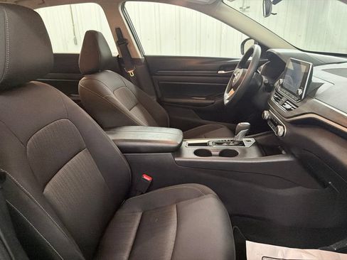 Used 2025 Nissan Altima 2.5 SV FWD image 22