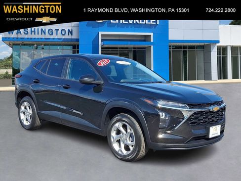 Used 2024 Chevrolet Trax LS w/ LS Convenience Package image 1