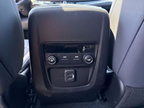 Used 2024 Buick Enclave Essence w/ Experience Buick Package FWD image 21
