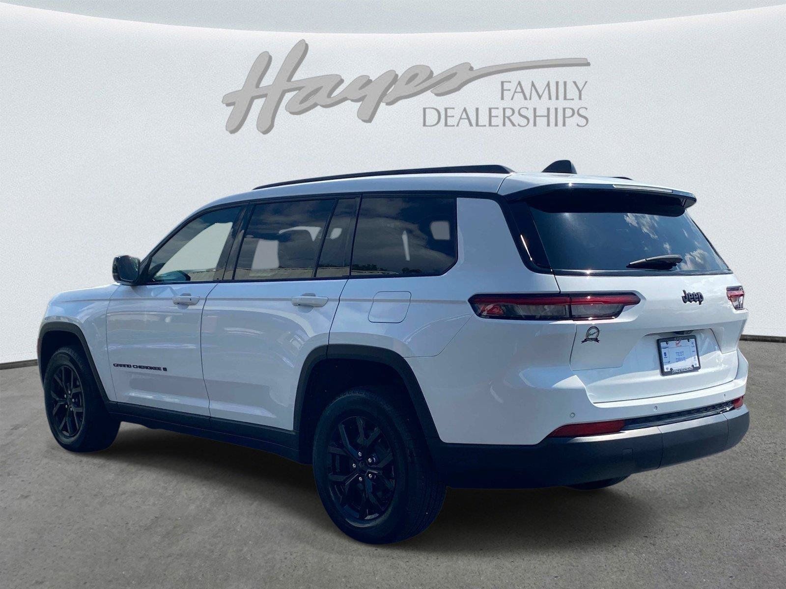 Used 2025 Jeep Grand Cherokee L Laredo RWD image 7