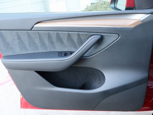 Used 2023 Tesla Model Y Long Range image 25