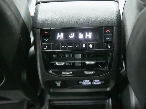 Used 2022 Jeep Grand Cherokee L Overland w/ Advanced Protech Group III image 29