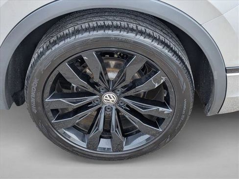 Used 2021 Volkswagen Tiguan SE R-Line image 25
