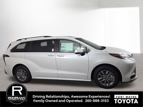 New 2026 Toyota Sienna XLE image 5