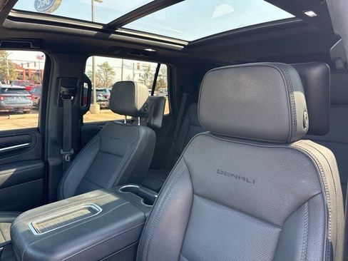 Used 2024 GMC Yukon Denali w/ Advanced Technology Package image 9