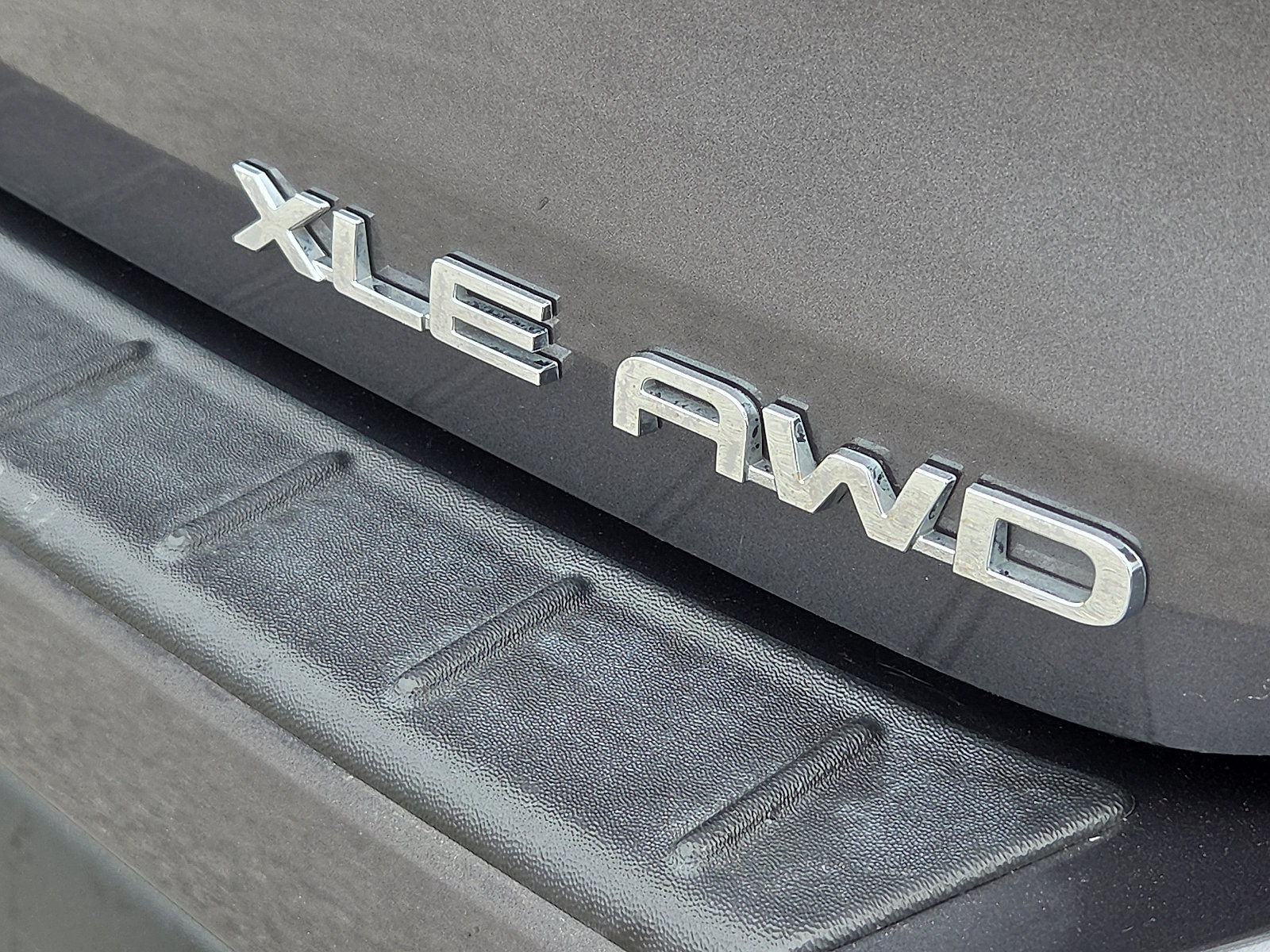 Used 2024 Toyota Highlander XLE AWD/4WD image 8