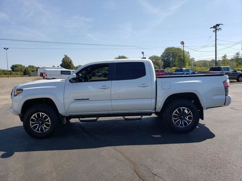 Used 2022 Toyota Tacoma TRD Sport image 4