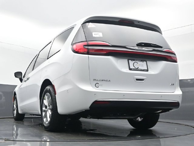 New 2025 Chrysler Pacifica Select w/ Uconnect Theater Family Group AWD/4WD image 49