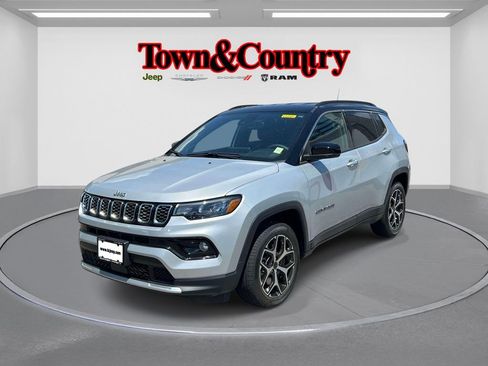 Used 2025 Jeep Compass Limited AWD/4WD image 4