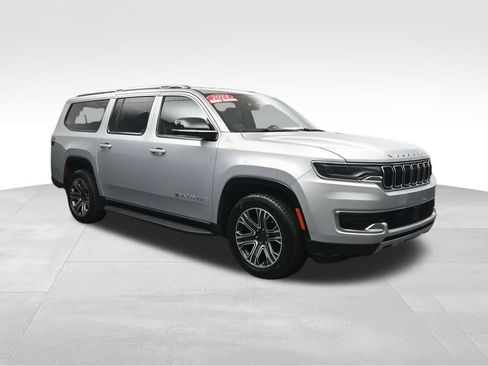Used 2024 Jeep Wagoneer L Series II w/ Flexible Seating Group AWD/4WD image 7