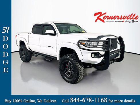Used 2017 Toyota Tacoma SR5 w/ Tow Package AWD/4WD image 1